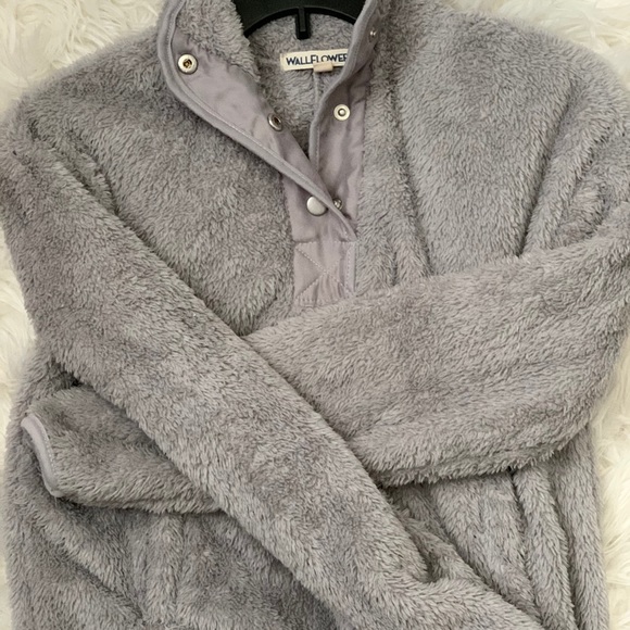 Gray pullover - Picture 2 of 3